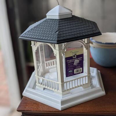 NIB Bird feeder