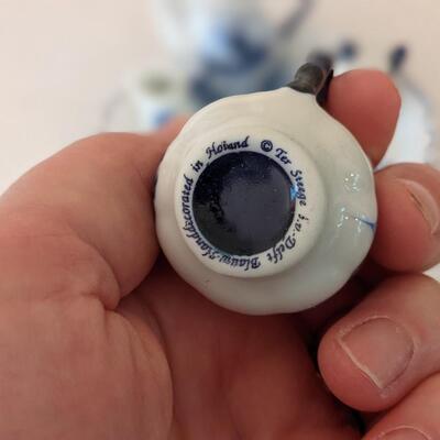 Delft miniature tea set