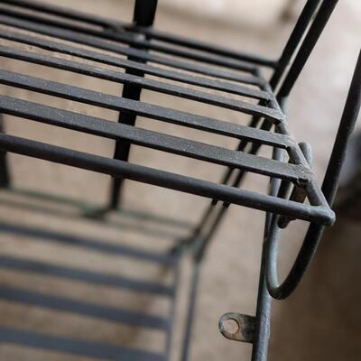 Heavy metal collapsing plant stand