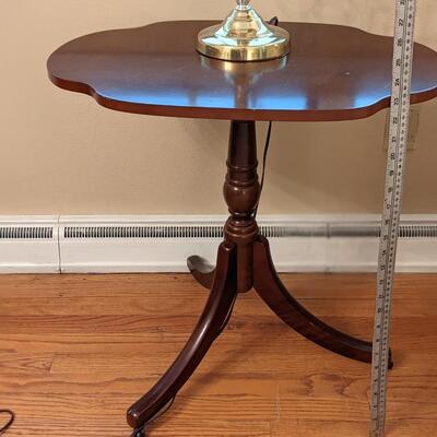 Simple but elegant mahogony side table