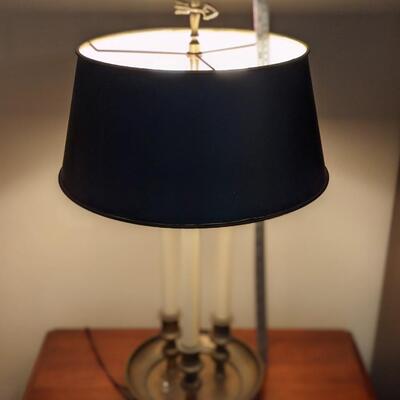 Nice Colonial table lamp