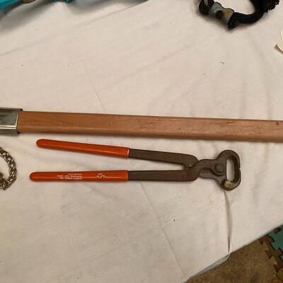 Wood and chain twitch and hoof tester