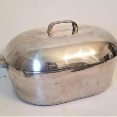 Lot #132  Large Magnalite Roaster with Insert