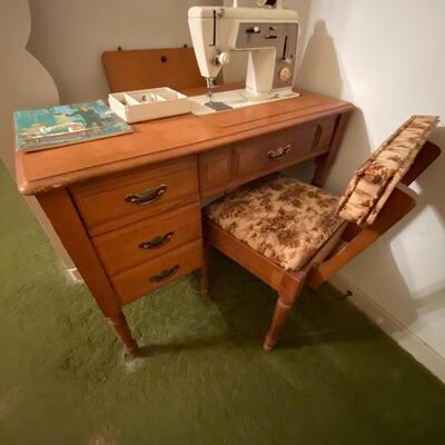 Vintage Singer â€œTouch & Sewâ€ 646 sewing machine in cabinet with chair