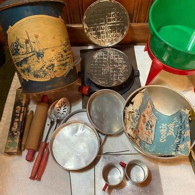 Vintage toy baking, cooking & serving items