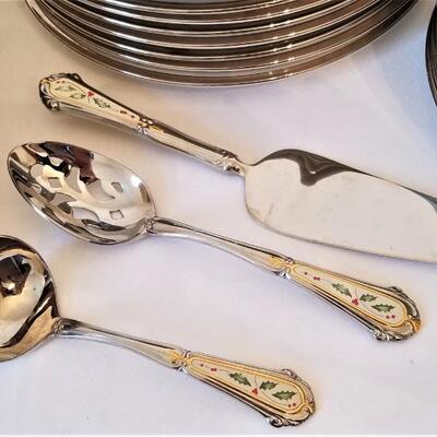 Lot #143  LENOX Holiday Dinnerware