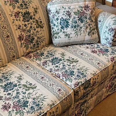 Floral Sofa / like new