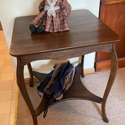 Antique dainty bow leg tea table