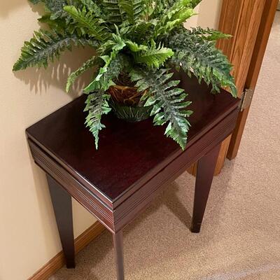Occasional side table / Mahogany / top rotates 