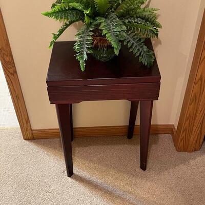 Occasional side table / Mahogany / top rotates 