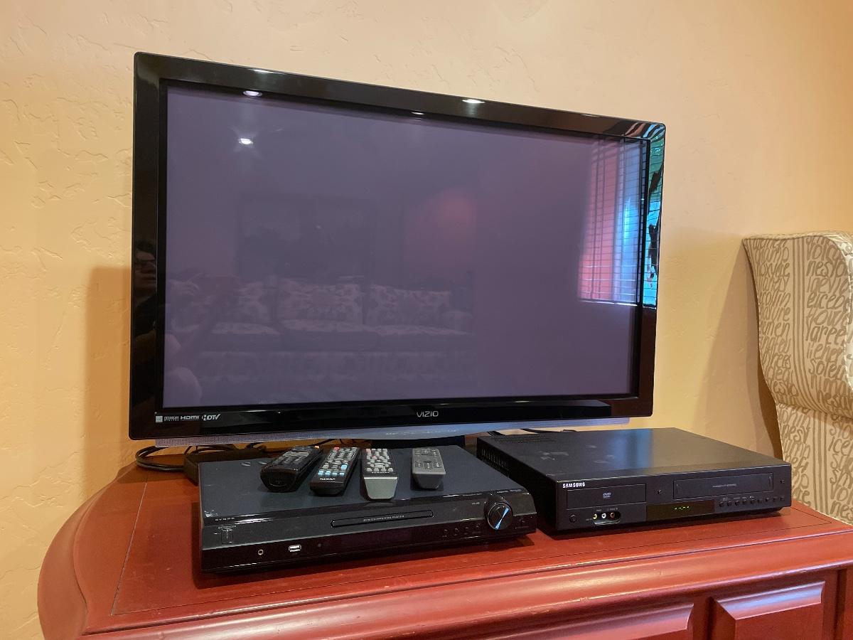 339 VIZIO 42” Plasma HDTV VP423, DYNEX DVD/CD/MP3 Player & Samsung DVD