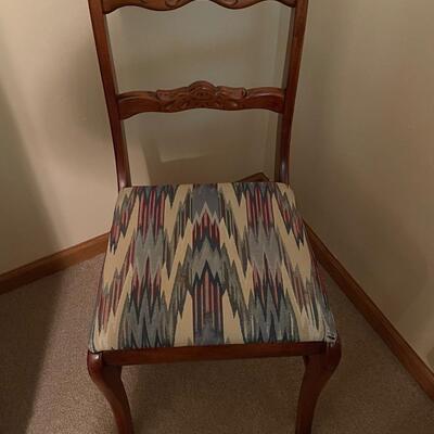 Antique side chair / dressing chair 