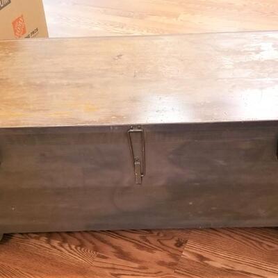 Lot #168 Vintage Cavalier Cedar Chest - super clean
