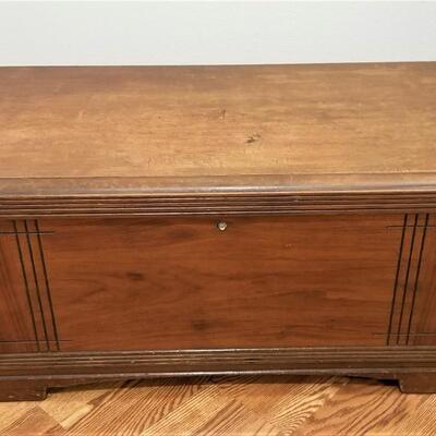 Lot #168 Vintage Cavalier Cedar Chest - super clean