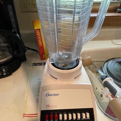 Osterizer 10 speed blender / vintage....So its built well 