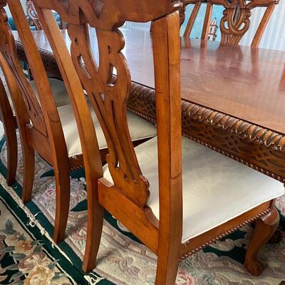 Gorgeous dining table w/2 leaves, 2 captain chairs, and 8 chairs