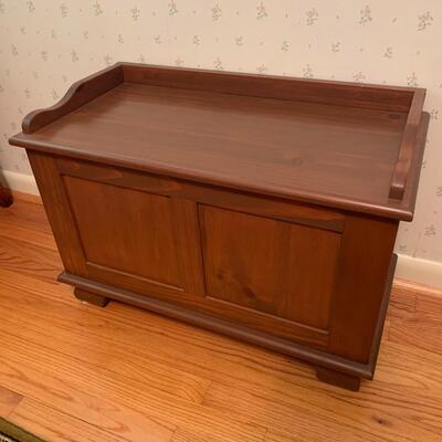 Lot 19 - Small Wooden Storage Bench