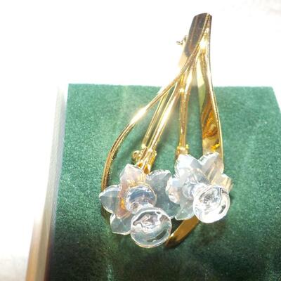 Swarovski pin design with box.