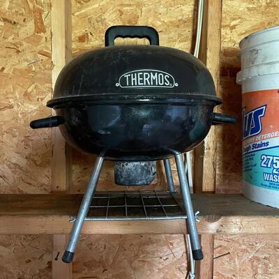 Thermos brand portable charcoal grill / Tailgate grill