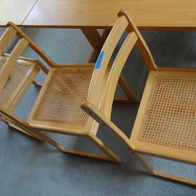 LOT 661 TABLE WITH FIVE CHAIRS