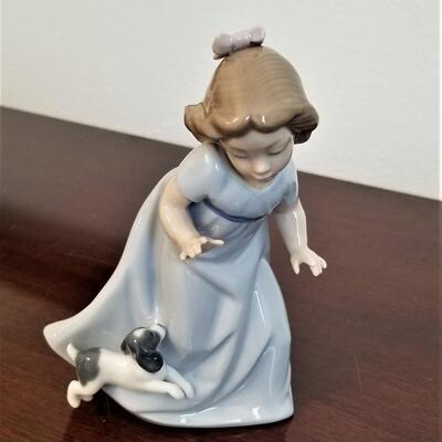 Lot #202  Lladro Nao Figurine in Box