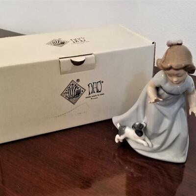 Lot #202  Lladro Nao Figurine in Box