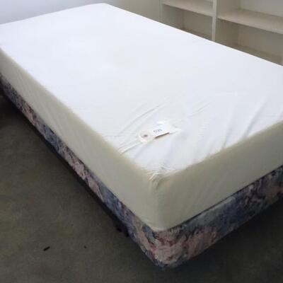LOT 698 TWIN BED