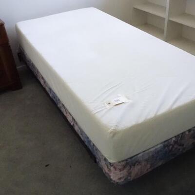 LOT 698 TWIN BED