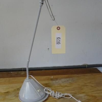 LOT 616 TABLE LAMP