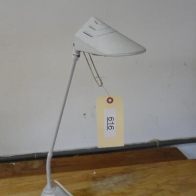 LOT 616 TABLE LAMP