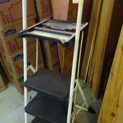 LOT 699 STEP STOOL