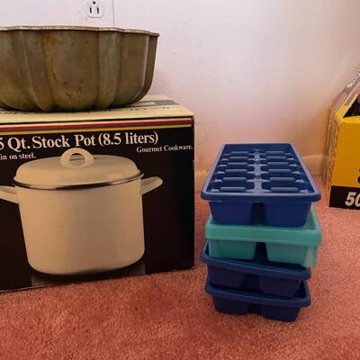 lot 32- Misc. kitchen ware, ice cube trays, essential jam jars, 9.5 qt. stock pot, glass dishes