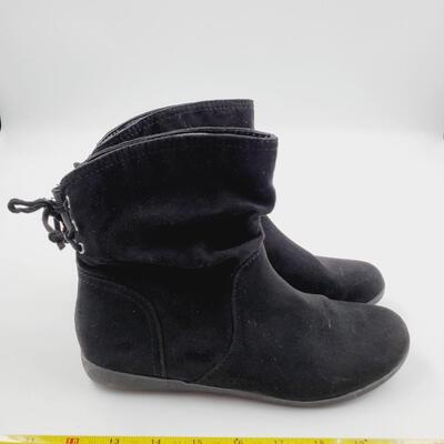 ARIZONA JEANS BLACK ANKLE BOOTS  SIZE 6 1/2
