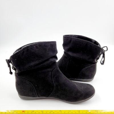 ARIZONA JEANS BLACK ANKLE BOOTS  SIZE 6 1/2