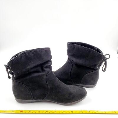 ARIZONA JEANS BLACK ANKLE BOOTS  SIZE 6 1/2