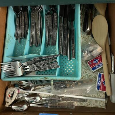 lot 51- stainless steel flatware set, kitchen tools
