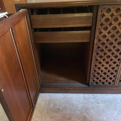lot 61- gorgeous mid century modern buffet/tv cabinet (6 ft. long, 19 in. wide, 31 in. tall)