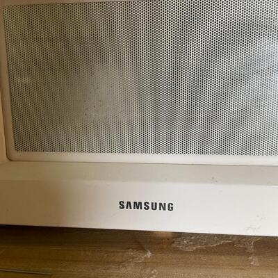lot 62- Samsung microwave