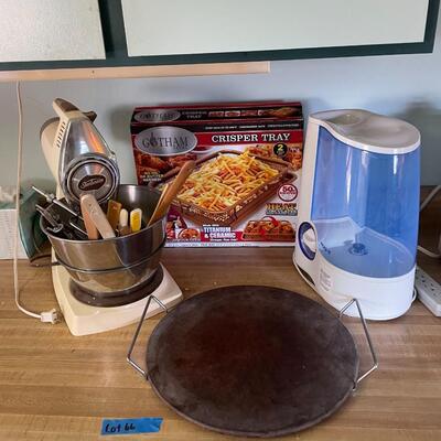 lot 66- Sunbeam mix master and accessories, pizza tray, vicks humidifier, gotham crisper tray, clock