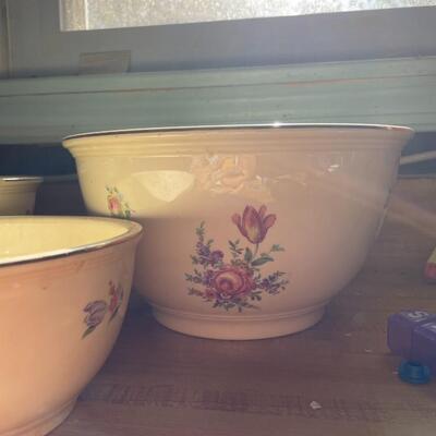 lot 74- set of (3) household Priscilla USA mixing bowls