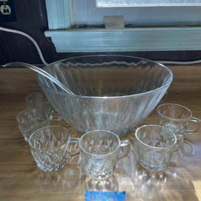 lot 76- glass punchbowl set with (8) cups