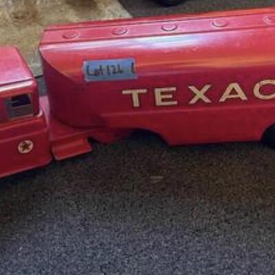 lot 126- Vintage Texaco tractor trailer metal truck
