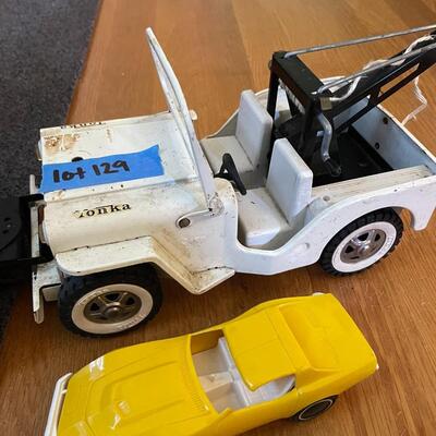 lot 129- Vintage tonka truck with yellow car
