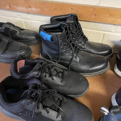 lot 152- (5) pairs of shoes size 8-9