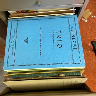lot 175- filex filing cabinet with contents