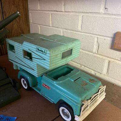 lot 195- vintage military toy, vintage buddy l car