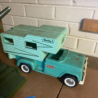 lot 195- vintage military toy, vintage buddy l car