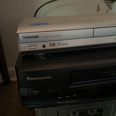 lot 199- (4) DVD players Toshiba, panasonic, Sanyo, Toshiba