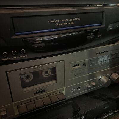 lot 199- (4) DVD players Toshiba, panasonic, Sanyo, Toshiba
