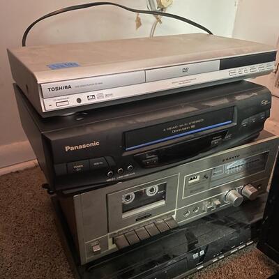 lot 199- (4) DVD players Toshiba, panasonic, Sanyo, Toshiba